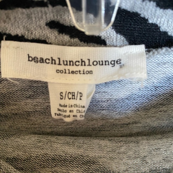 Light weight animal print knit top - Picture 3 of 3